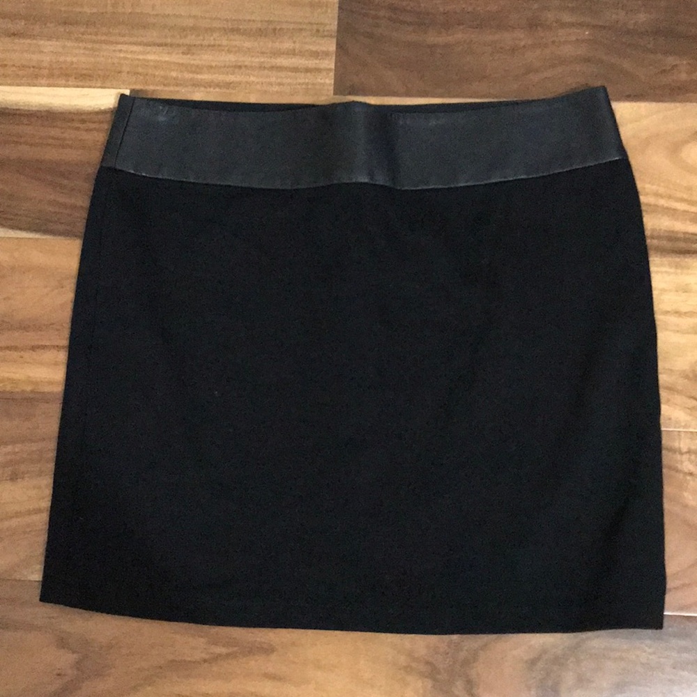 Alice + Olivia Black Leather Trim Mini-Skirt - Picture 5 of 8